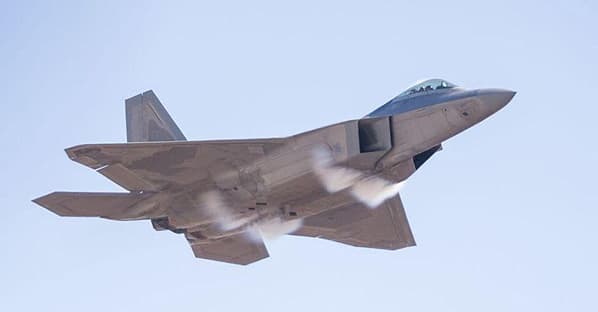 Sau 20 năm, F-22 vẫn là “vua bầu trời”