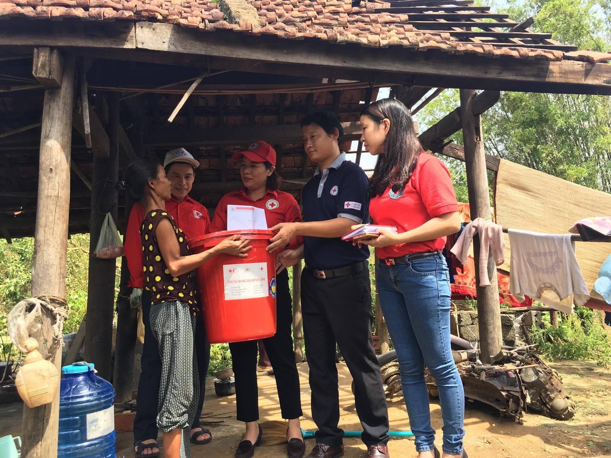 Hơn 35 nghìn cán bộ, chiến sĩ tiếp tục tham gia khắc phục hậu quả