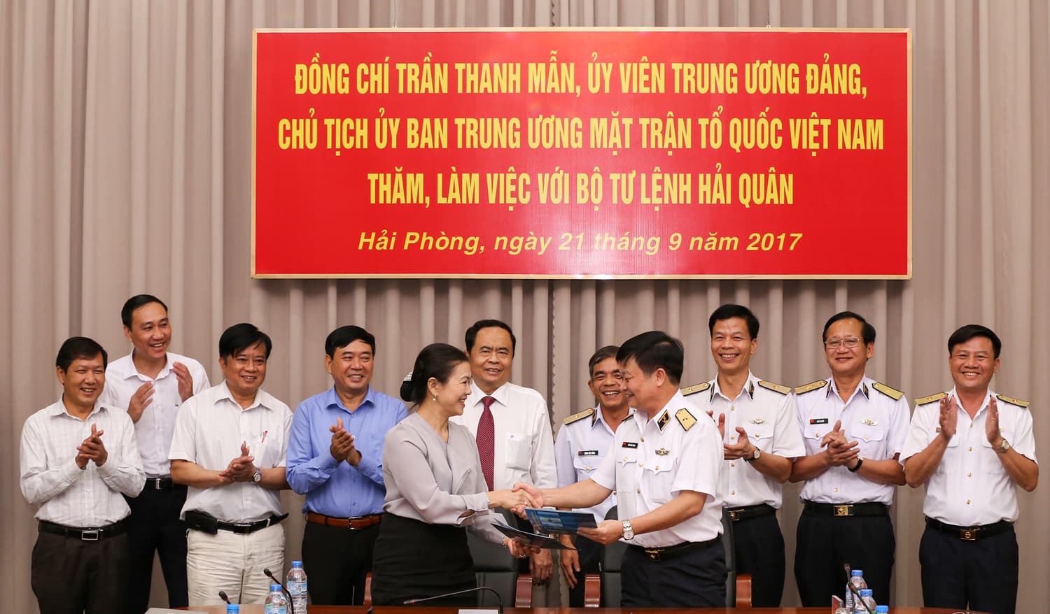 Phối hợp đẩy mạnh các hoạt động nghĩa tình biên giới, hải đảo