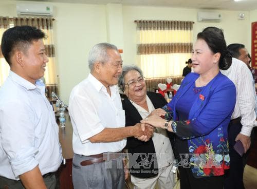 Chủ tịch Quốc hội Nguyễn Thị Kim Ngân tiếp xúc cử tri tại Cần Thơ