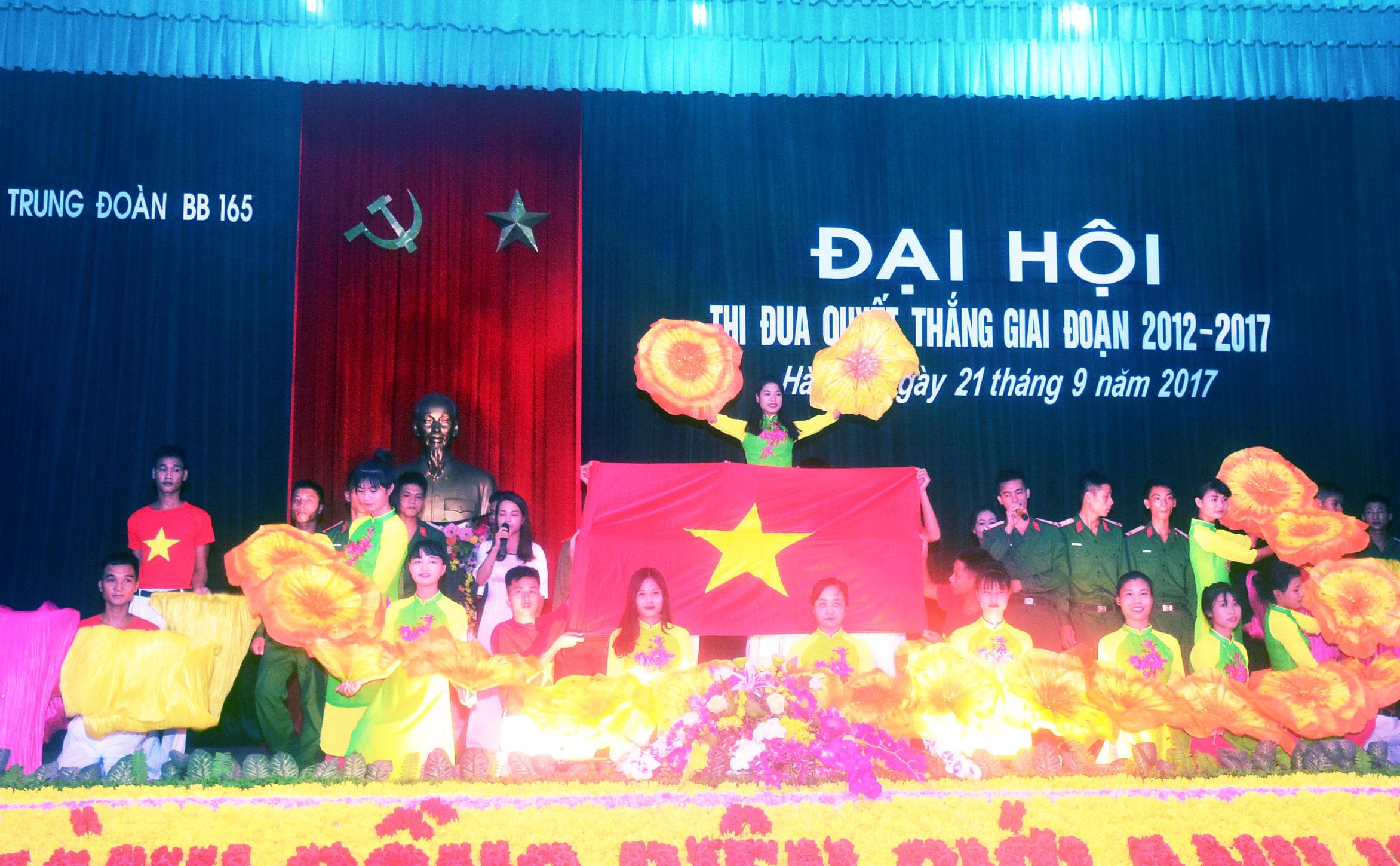Hoa "Quyết thắng" ở Trung đoàn 165