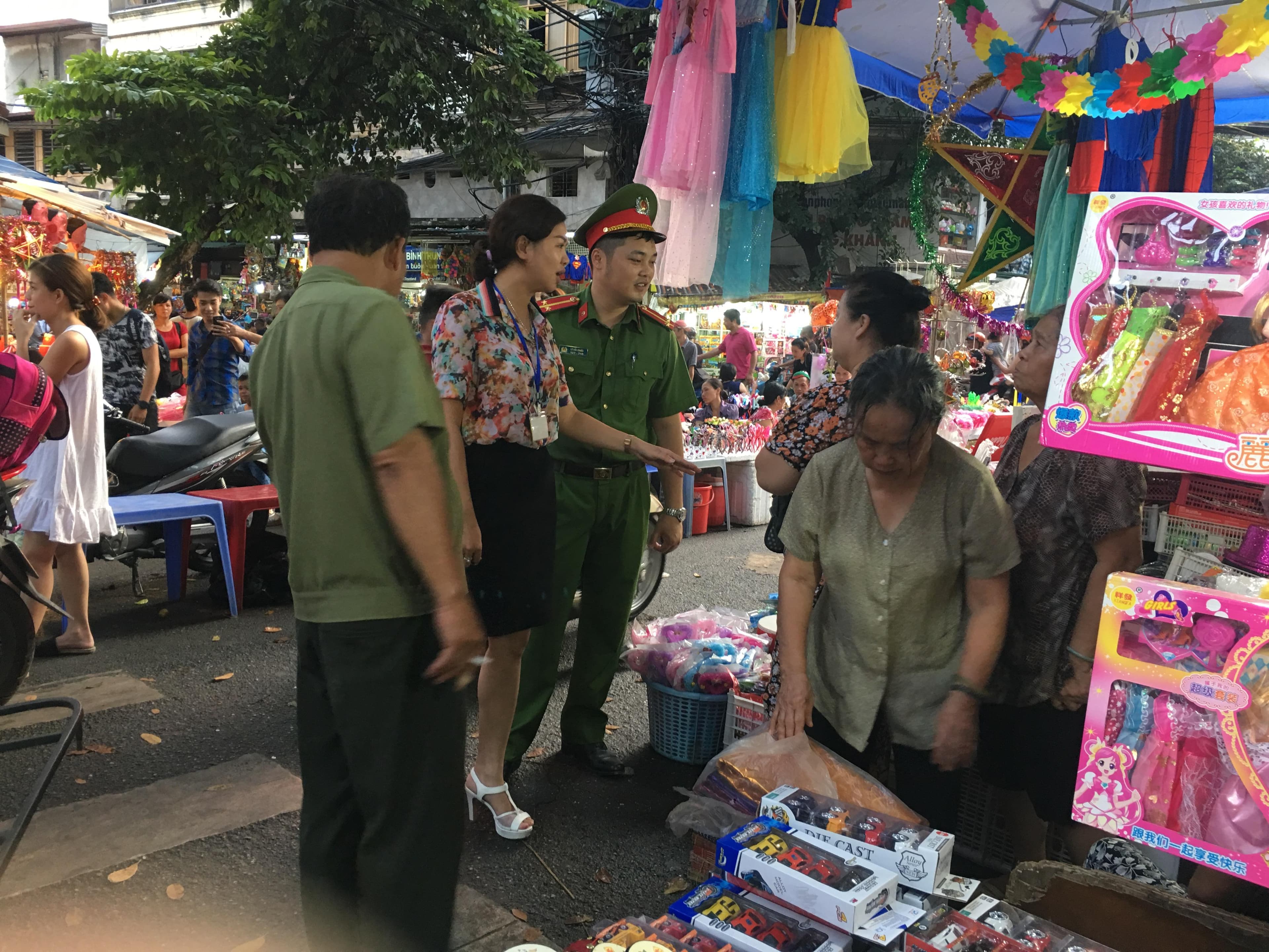 An ninh tốt, chợ Trung thu thêm vui