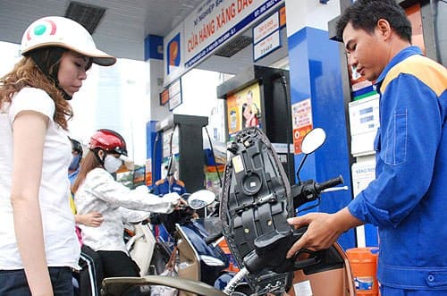 Giá xăng giảm nhẹ