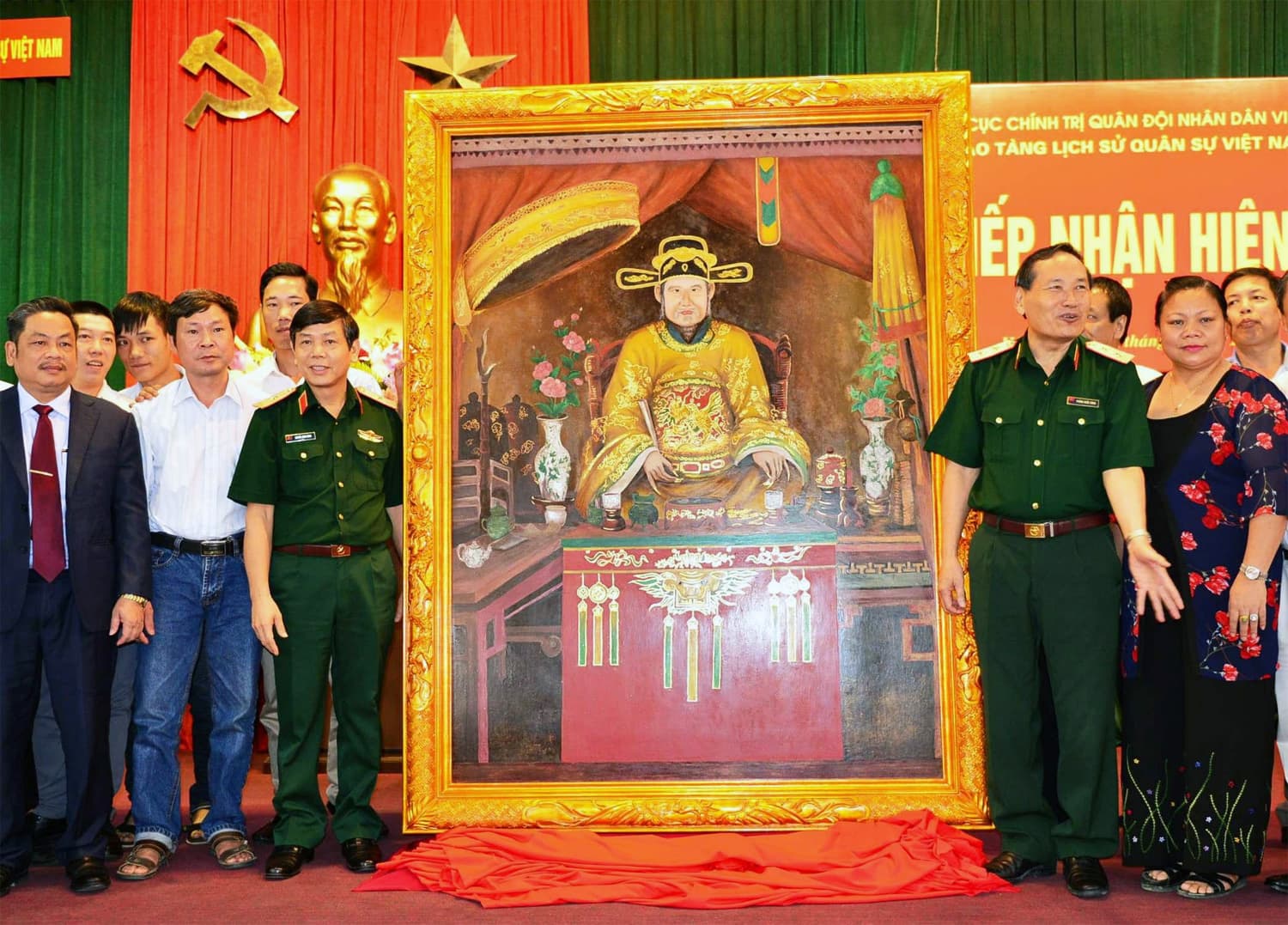 Bảo tàng Lịch sử Quân sự Việt Nam tiếp nhận hiện vật