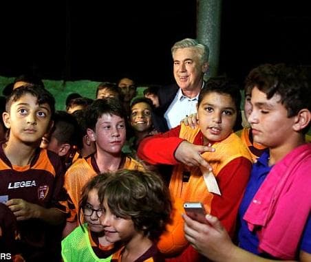 HLV Ancelotti: “Thể thao vượt qua mọi rào cản tôn giáo”