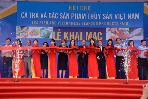 Khai mạc hội chợ cá Tra và các sản phẩm thủy sản Việt Nam