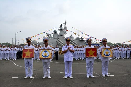 Bàn giao và thượng cờ hai tàu tên lửa hiện đại 382 và 383