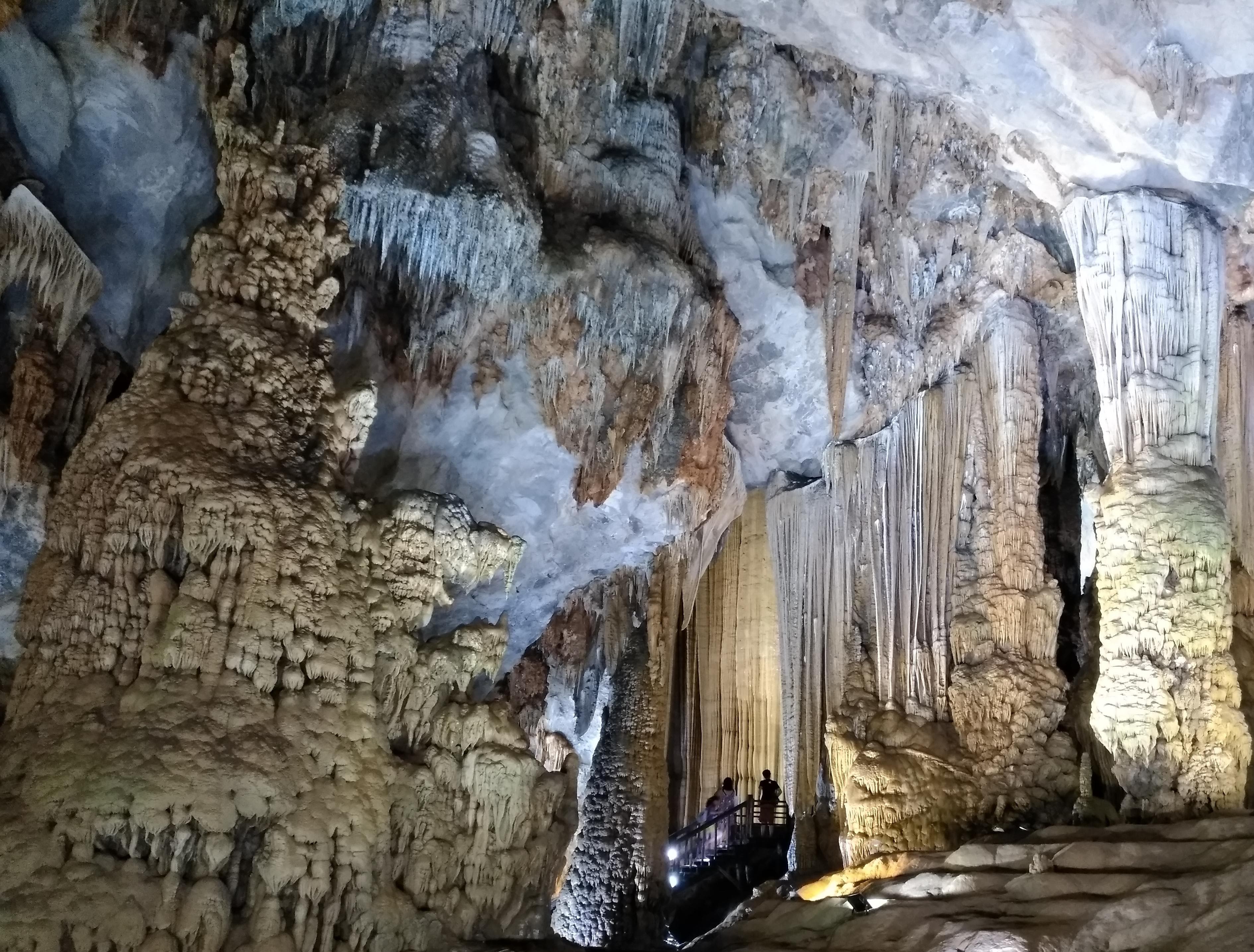 Lạc bước động Thiên Đường