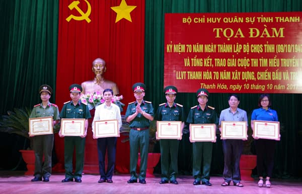 Bộ CHQS Thanh Hóa trao thưởng cuộc thi tìm hiểu 70 năm LLVT tỉnh