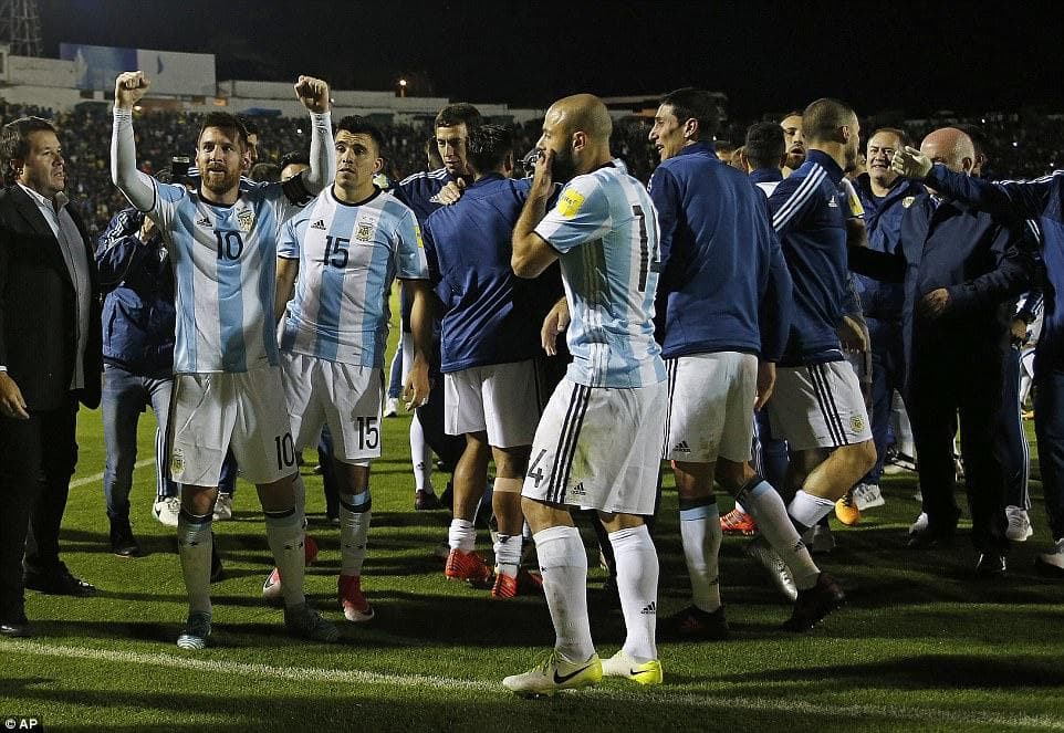 Trên đôi chân của Messi