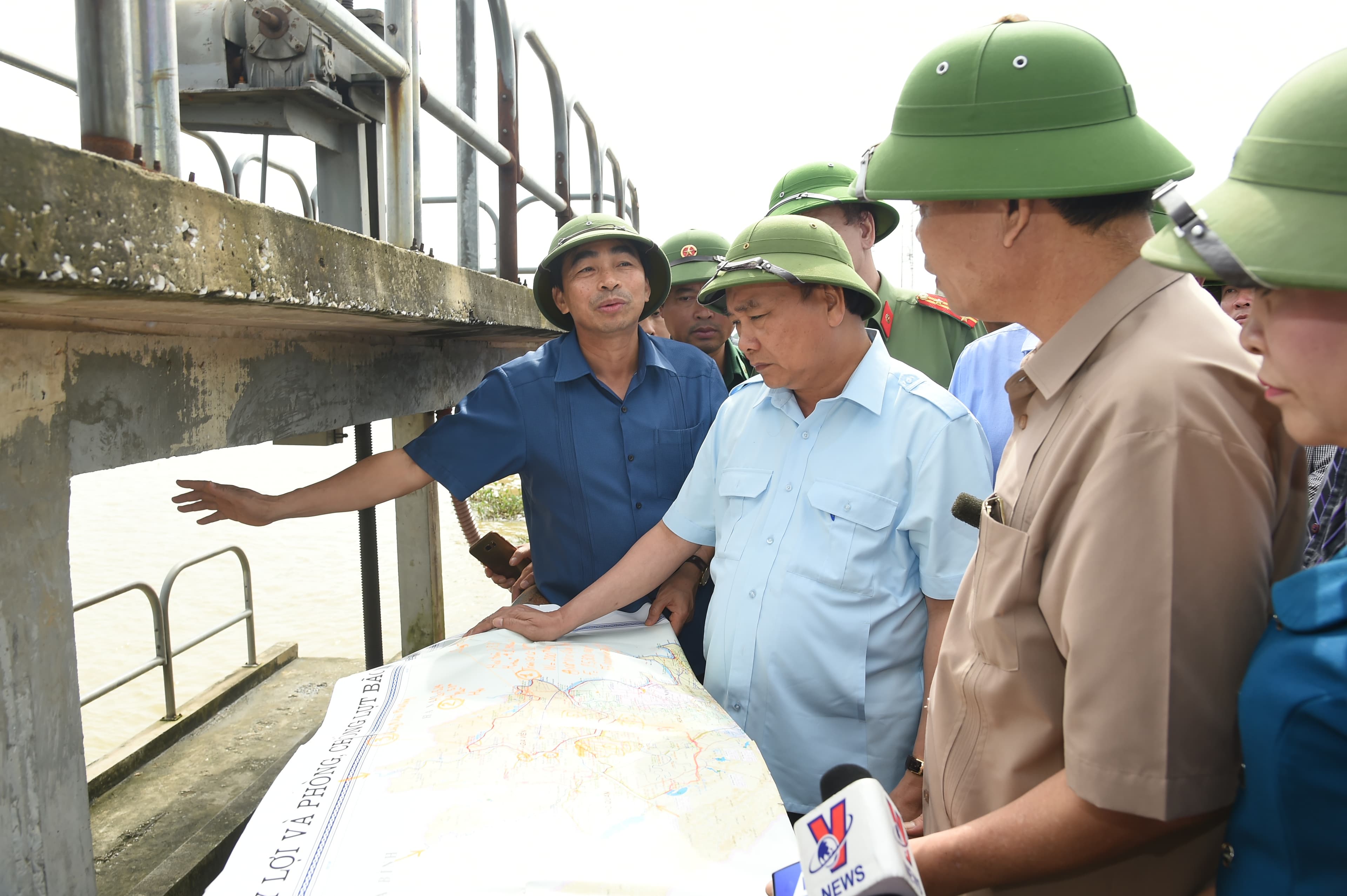 Thủ tướng Nguyễn Xuân Phúc chỉ đạo công tác ứng phó với mưa lũ tại Ninh Bình