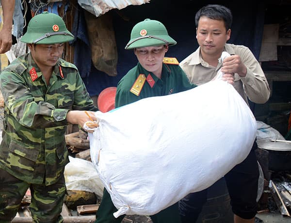 “BẦU ƠI THƯƠNG LẤY BÍ CÙNG...”
