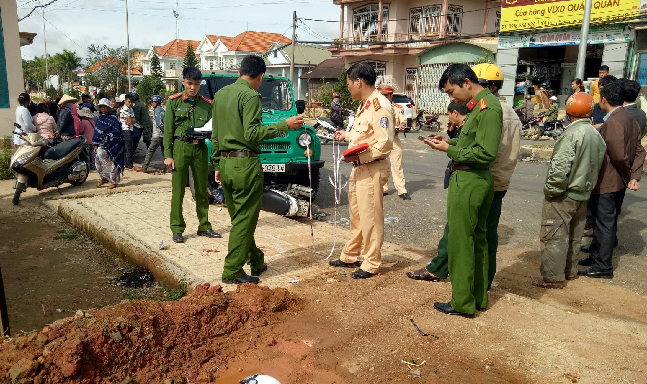 Xe của khu du lịch tông 3 người thương vong