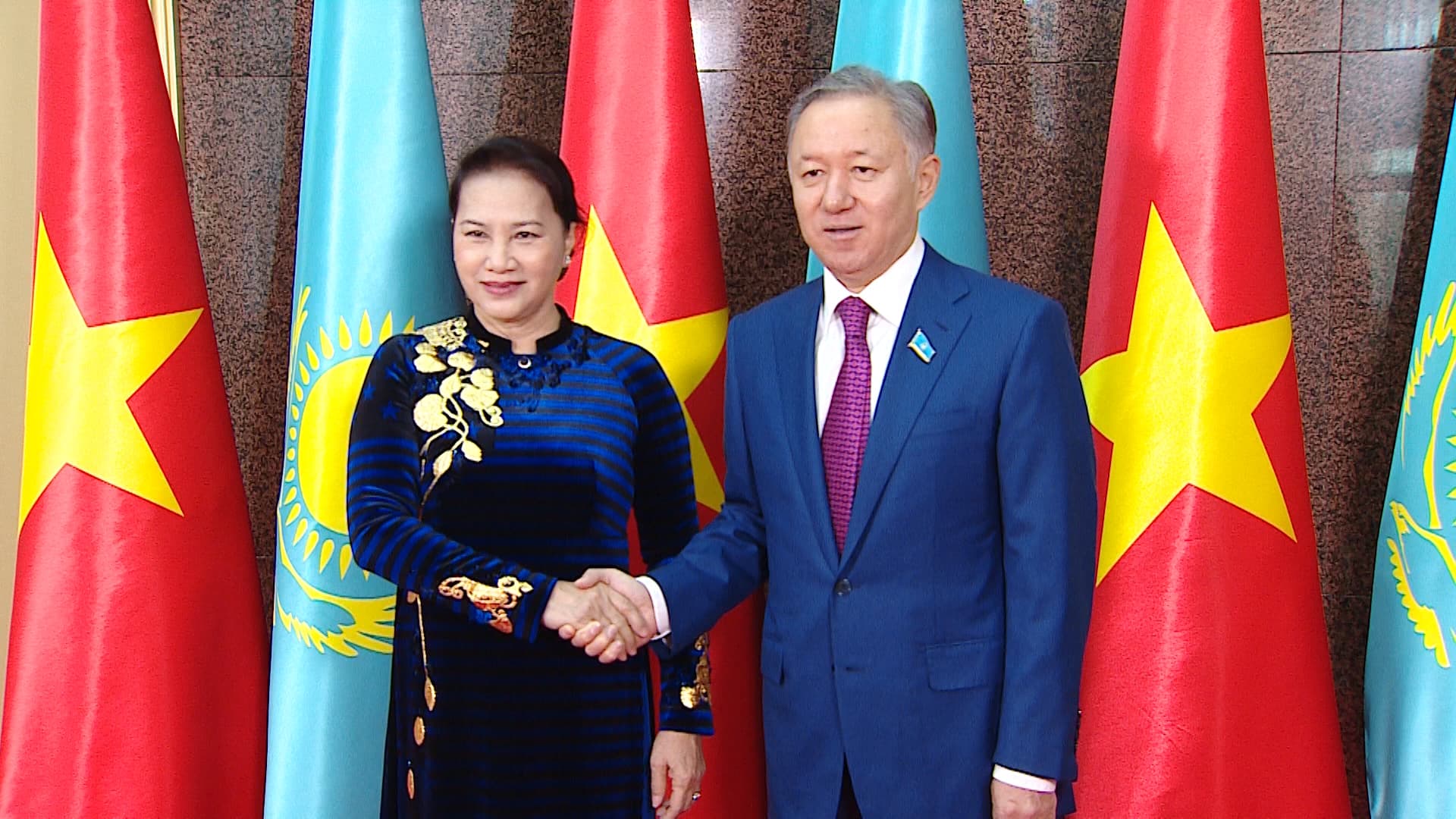 Chủ tịch Quốc hội Nguyễn Thị Kim Ngân hội đàm với Chủ tịch Hạ viện Kazakhstan