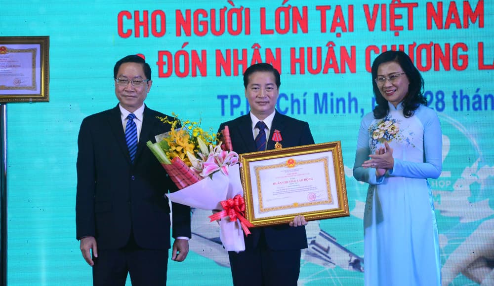 Hơn 220 người bệnh được điều trị phẫu thuật robot
