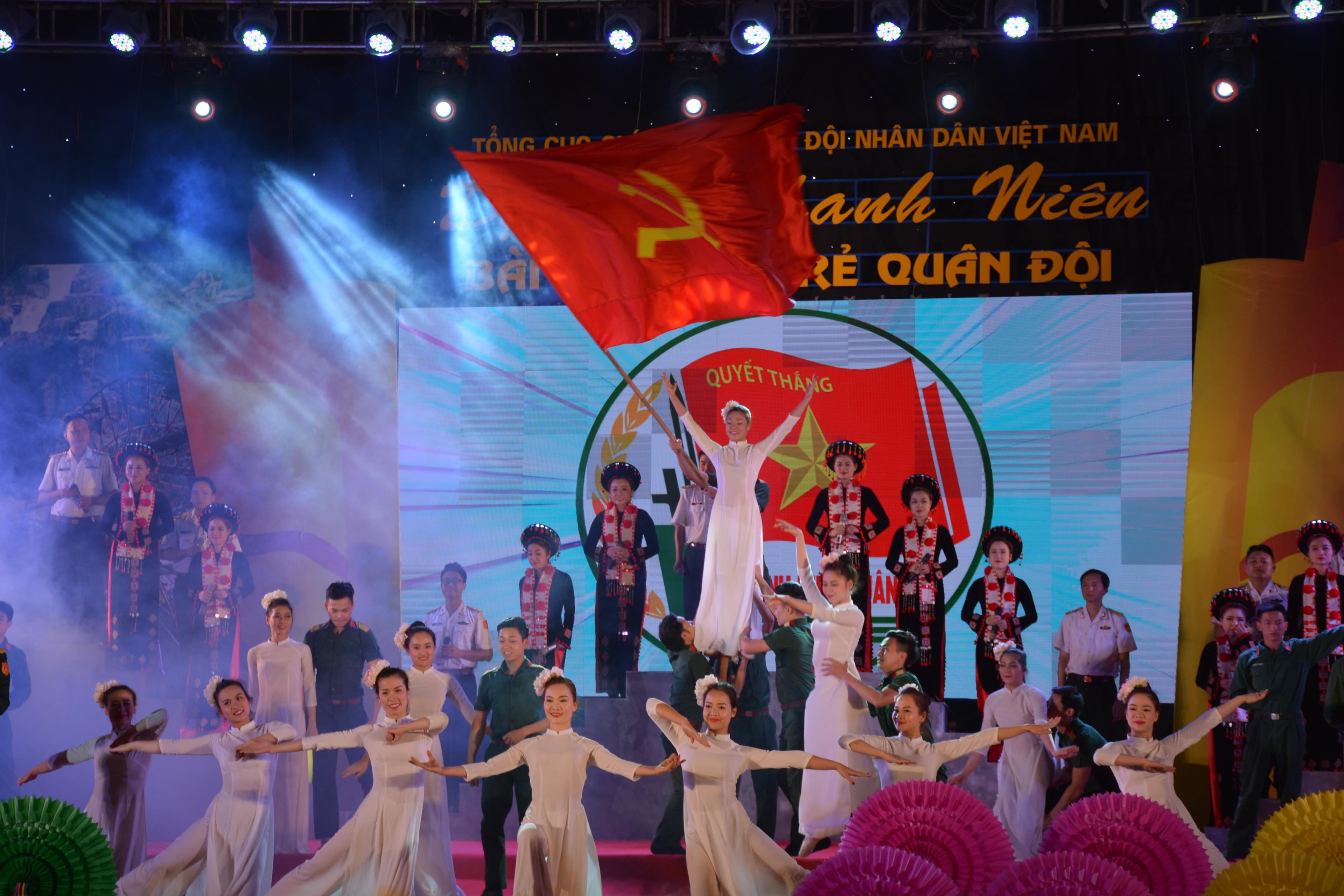 Vang tiếng hát then giữa lòng Hà Nội