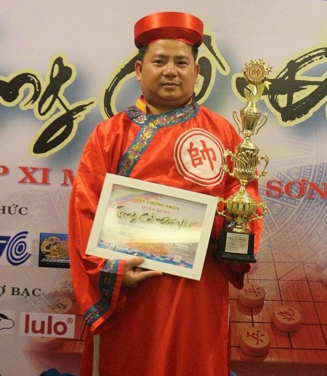Tôn Thất Nhật Tân đăng quang Trạng cờ đất Việt 2016-2017