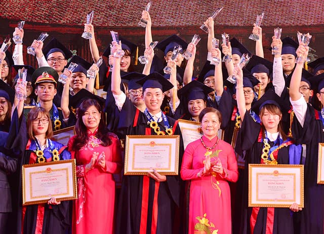 Hà Nội tính "kế" hút người tài
