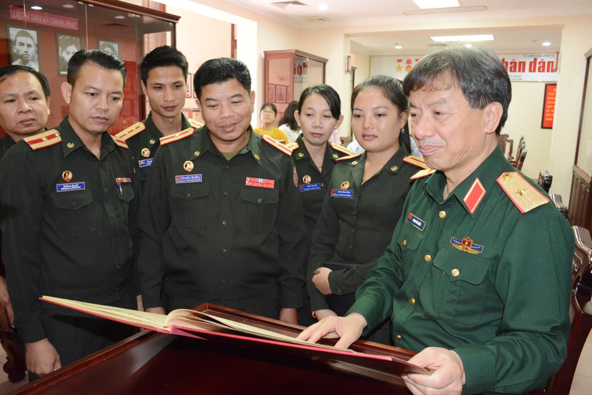 Tiếp tục củng cố quan hệ truyền thống tốt đẹp giữa Báo Quân đội nhân dân Việt Nam và Báo Quân đội nhân dân Lào
