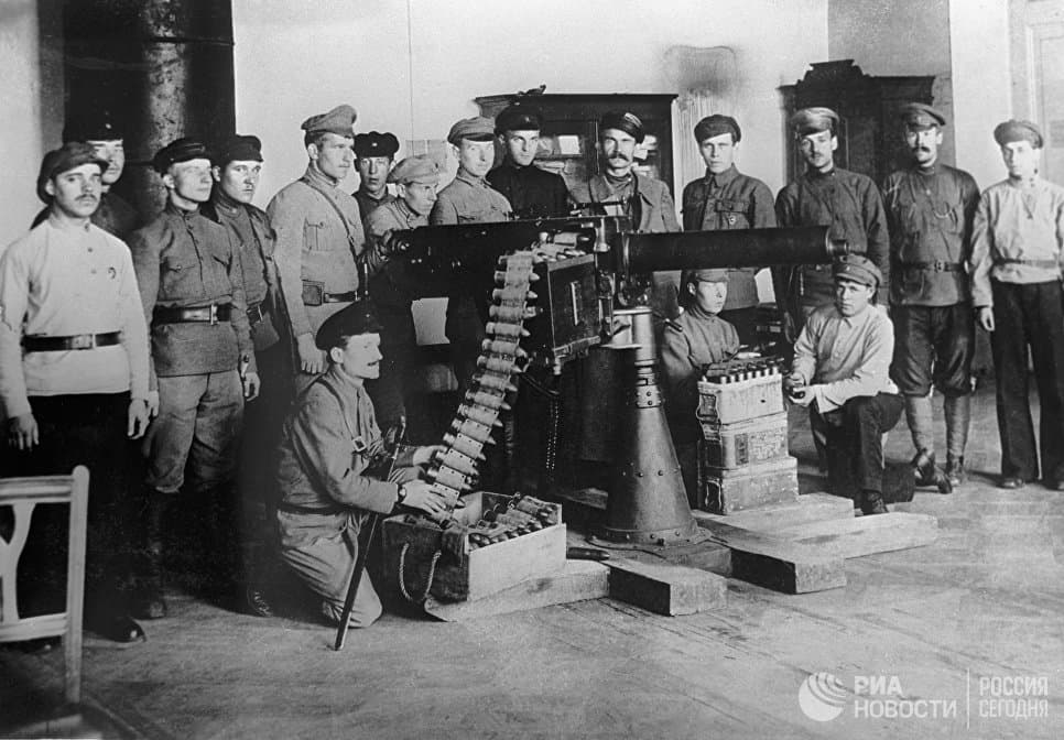 Vũ khí được sử dụng trong Cách mạng Tháng Mười Nga năm 1917