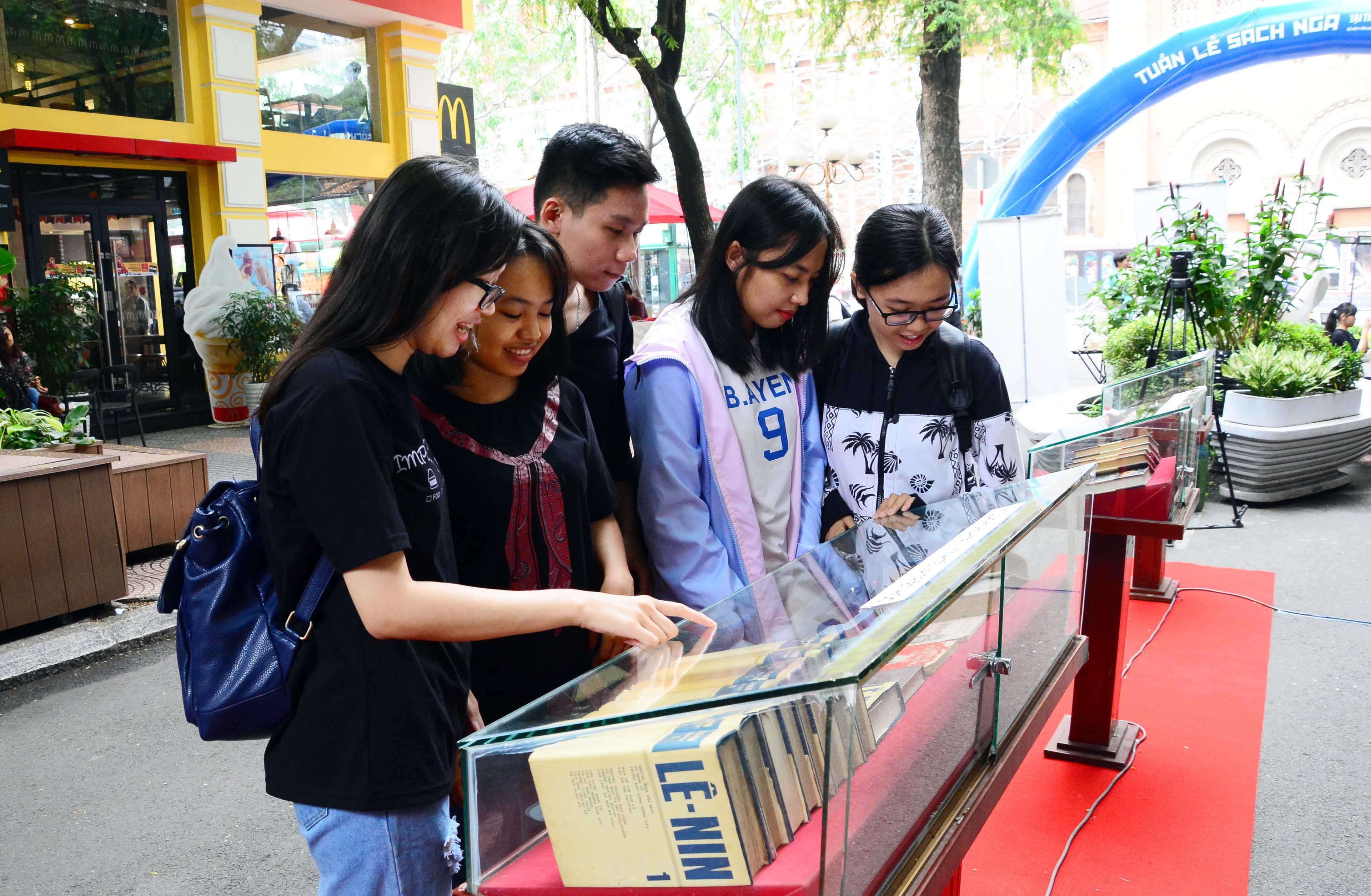 Lan tỏa ánh sáng Cách mạng Tháng Mười và tình yêu Nga