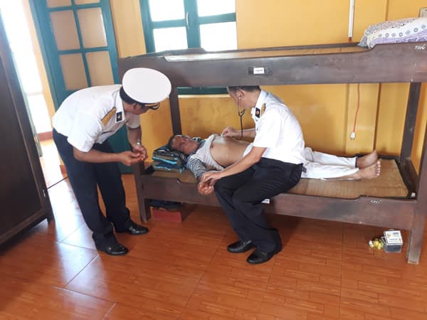 Đảo Thuyền Chài kịp thời cứu 4 ngư dân trôi dạt trên biển