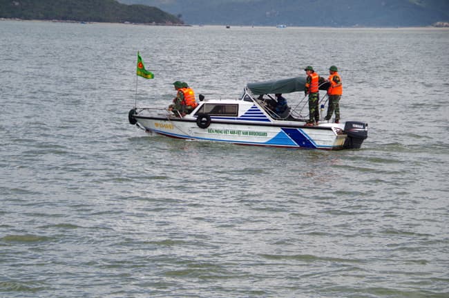 BĐBP tỉnh Khánh Hòa: Huy động lực lượng, phương tiện giúp dân và tìm kiếm người mất tích