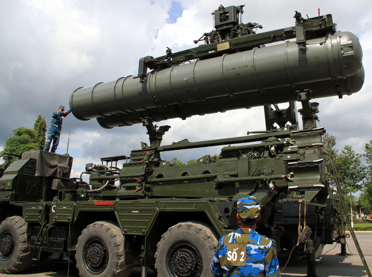 Diễn tập các đơn vị tên lửa S-300PMU1