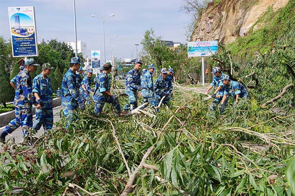 Gác việc riêng, lo việc dân