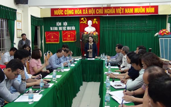 Bộ Y tế kiểm tra tình hình khắc phục bão số 12 tại Khánh Hòa