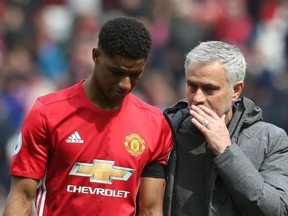 Barca giúp Marcus Rashford được tăng lương