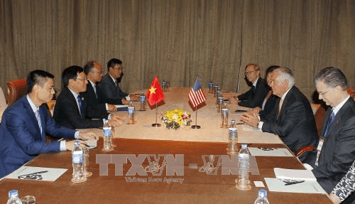 Phó thủ tướng, Bộ trưởng Ngoại giao Phạm Bình Minh gặp Ngoại trưởng Hoa Kỳ Rex Tillerson