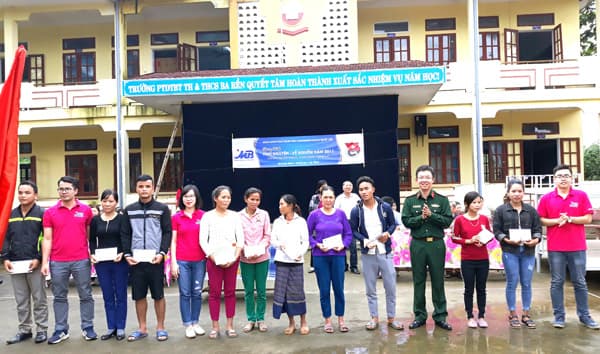 MB Hoàng Quốc Việt sẻ chia với Quảng Bình