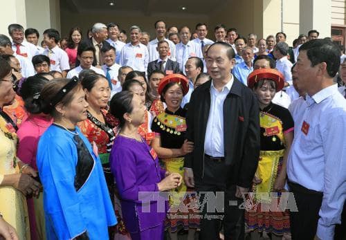 Đẩy mạnh các cuộc vận động, phong trào thi đua yêu nước, nâng cao đời sống vật chất và tinh thần cho đồng bào