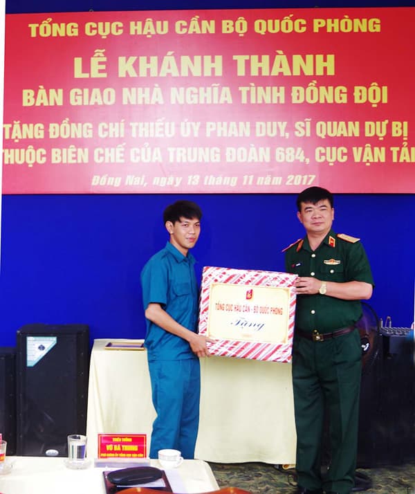 Tổng cục Hậu cần trao tặng nhà “nghĩa tình đồng đội”