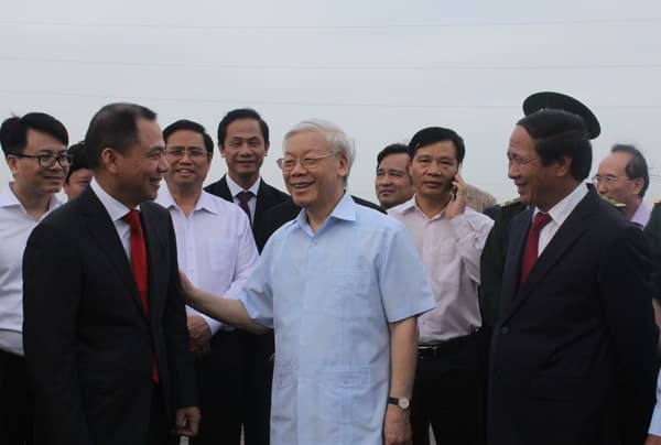 Tổng Bí thư Nguyễn Phú Trọng thăm Dự án tổ hợp sản xuất ô tô VINFAST tại TP Hải Phòng