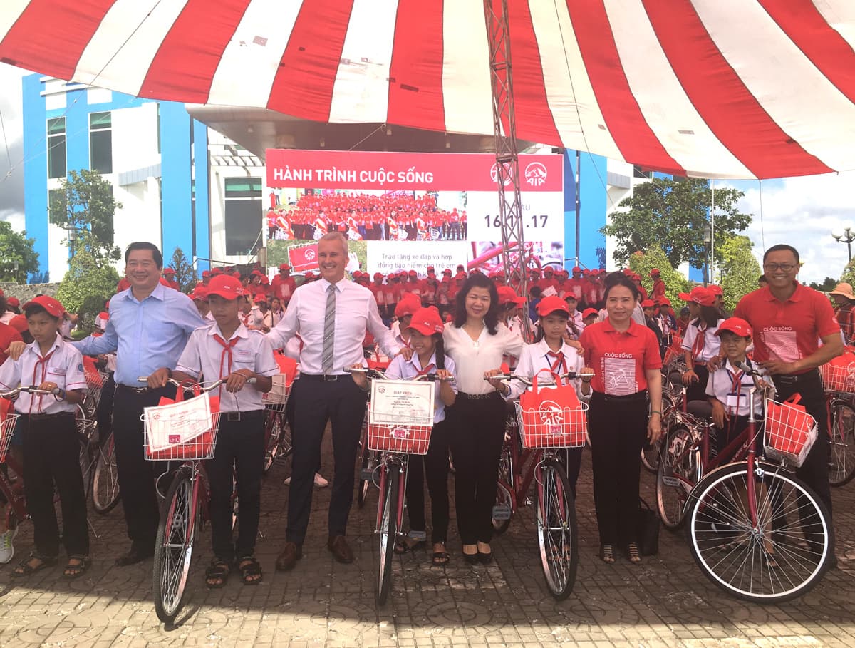 Trao 70 xe đạp tặng trẻ em có hoàn cảnh khó khăn tỉnh Cà Mau