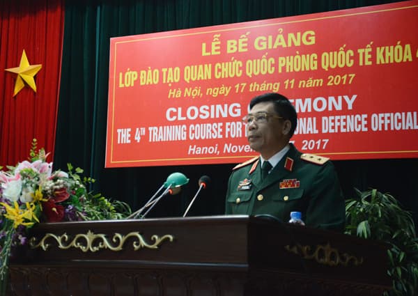 Học viện Quốc phòng bế giảng lớp đào tạo quan chức quốc phòng quốc tế khóa 4