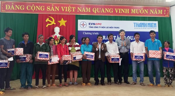 Trao 60 phần quà tặng đồng bào dân tộc thiểu số tại tỉnh Đắk Lắk