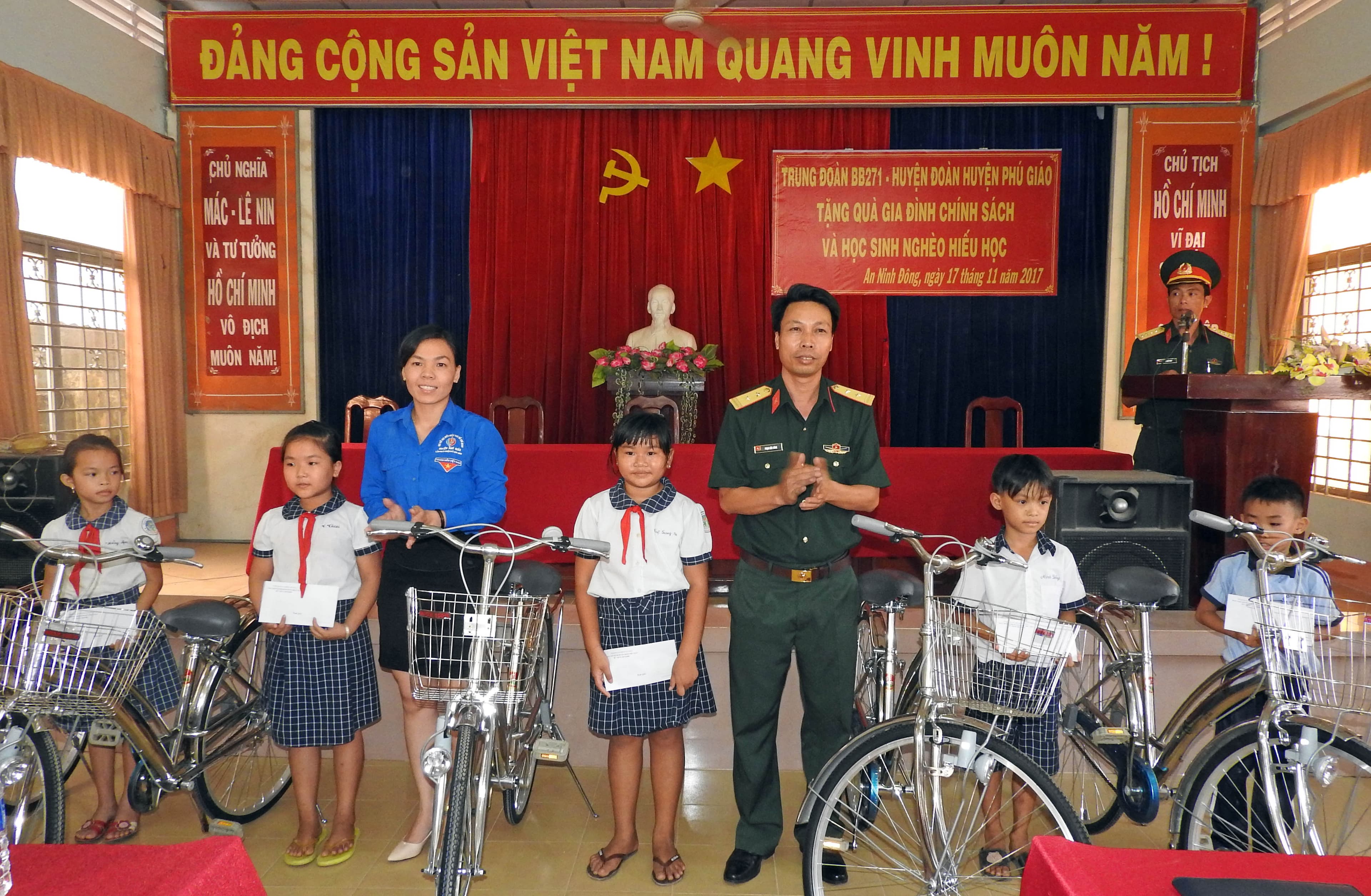 Trung đoàn 271 tổ chức về nguồn tại huyện Đức Hòa, tỉnh Long An