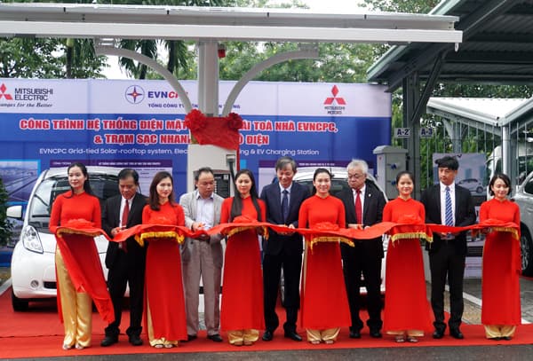 ​Đà Nẵng đưa vào sử dụng xe điện và trạm sạc bằng năng lượng mặt trời