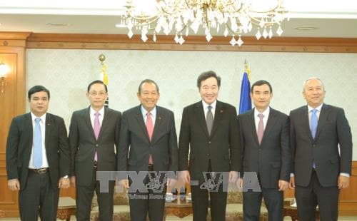 Phó Thủ tướng Thường trực Trương Hòa Bình hội kiến Thủ tướng Hàn Quốc Lee Nak-yon
