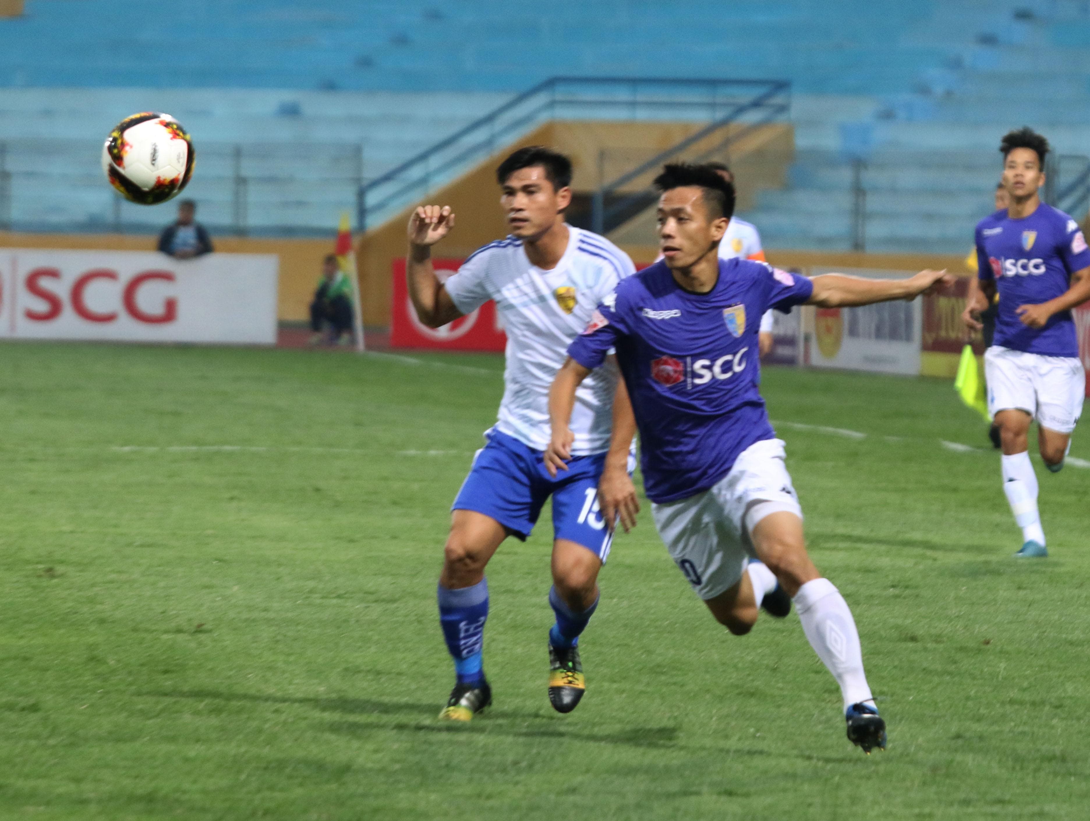 Văn Quyết đấu Thanh Trung?
