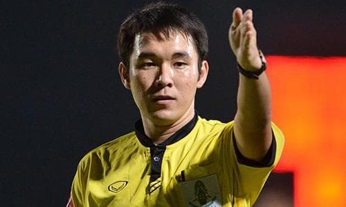 Trọng tài... ngoại
