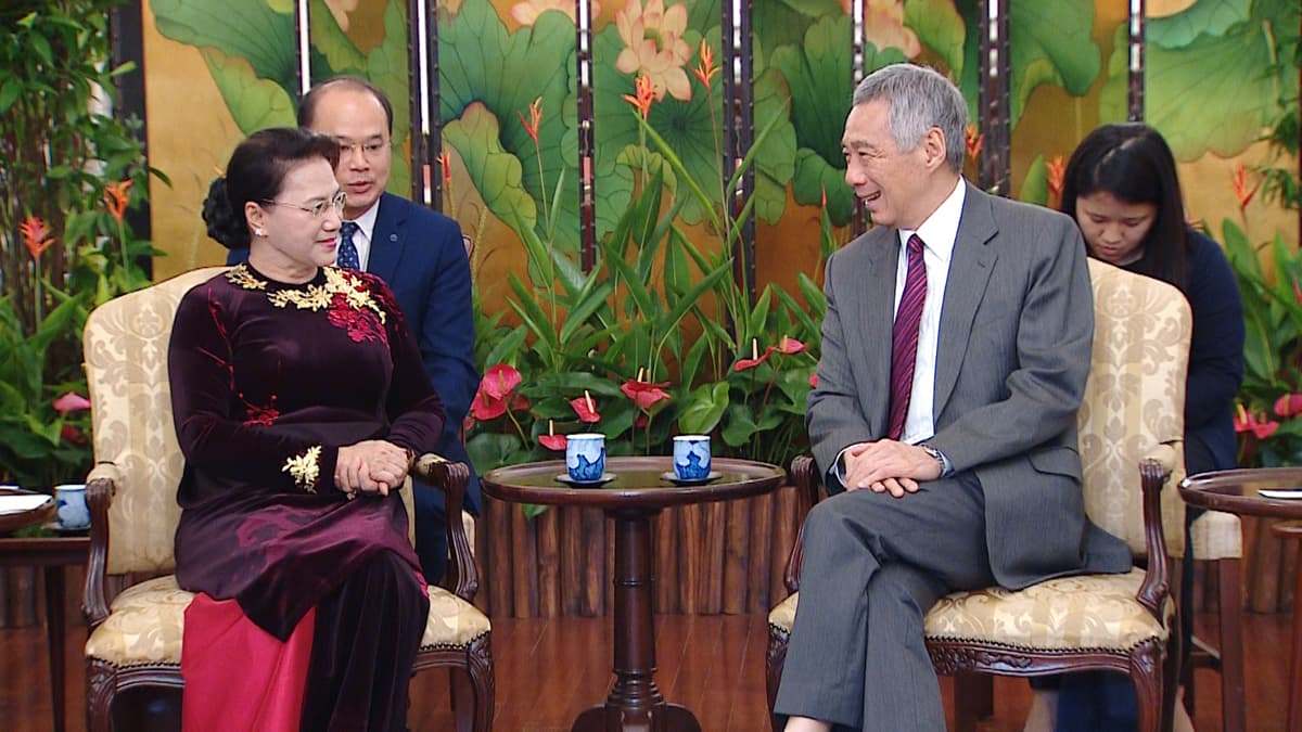 Chủ tịch Quốc hội Nguyễn Thị Kim Ngân hội kiến Tổng thống và Thủ tướng Singapore
