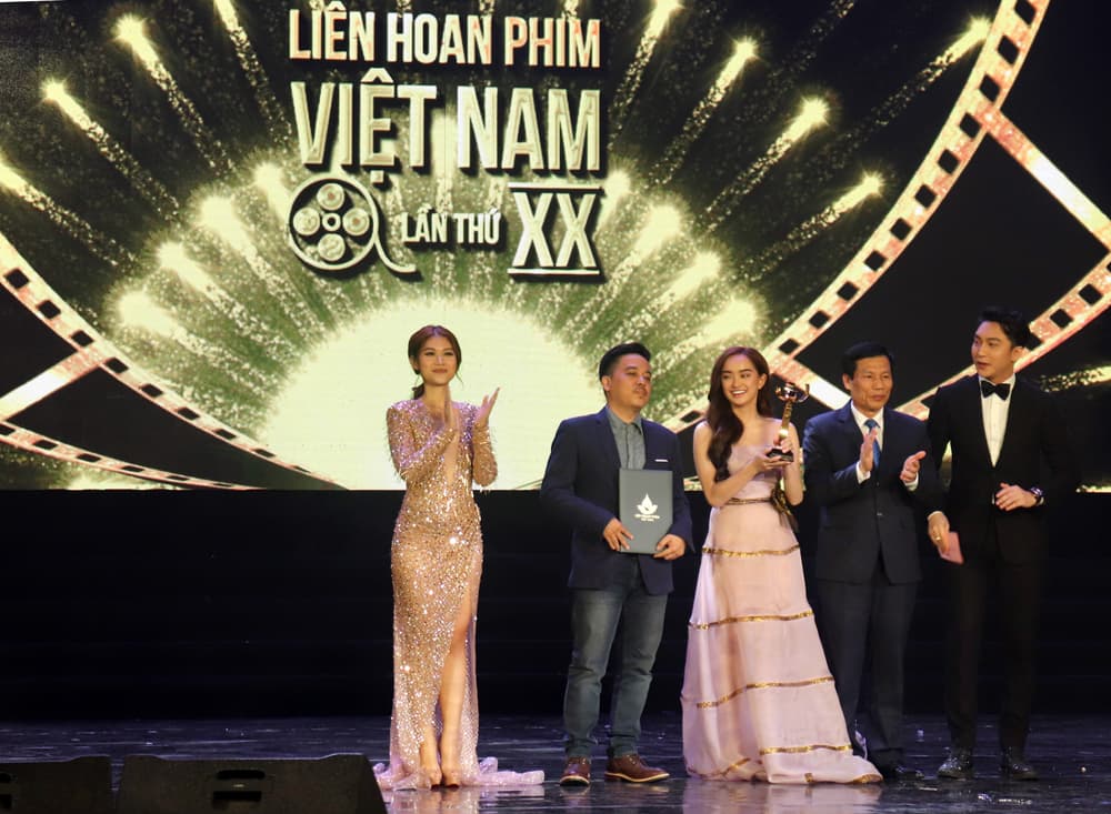 “Em chưa 18” giành giải Bông Sen Vàng
