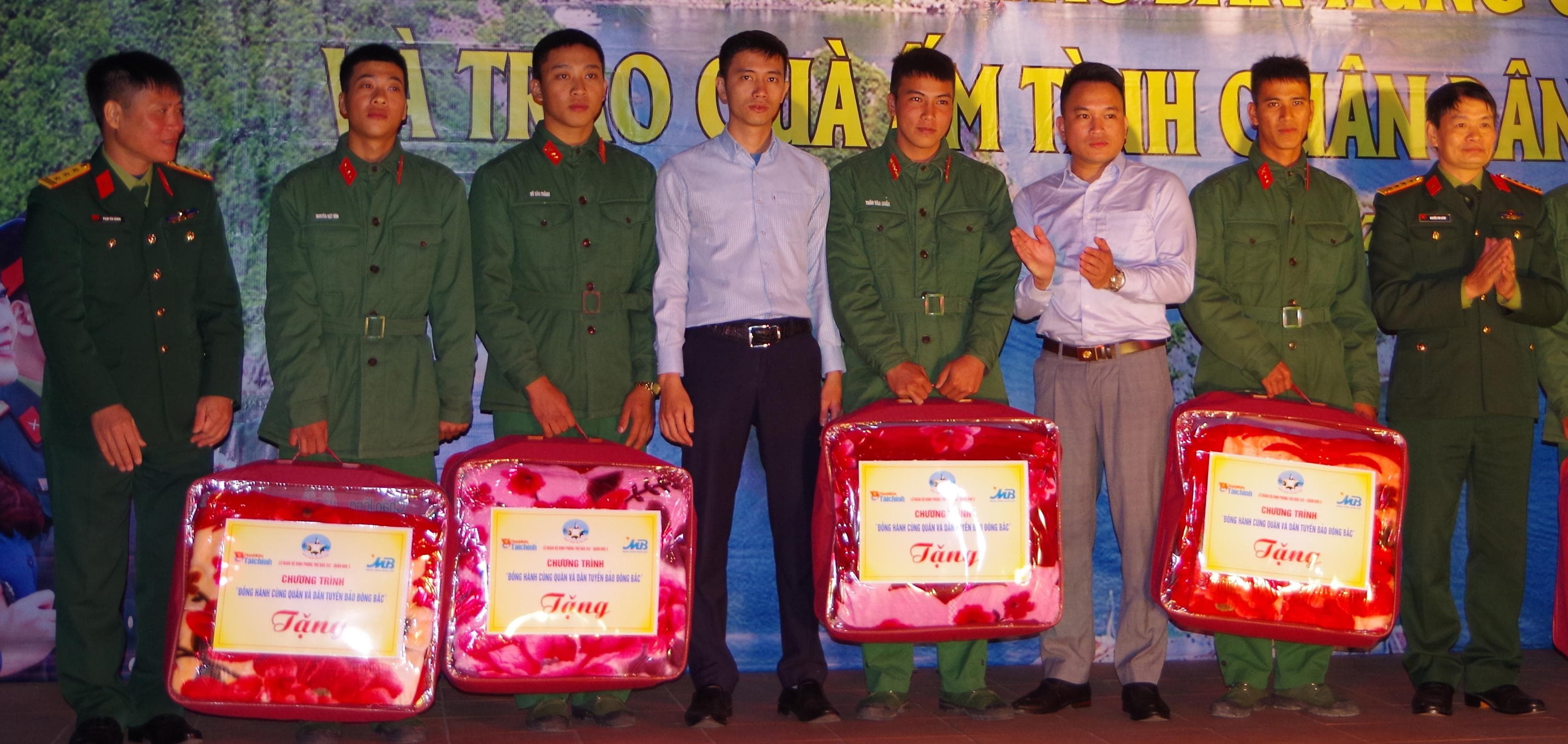 Nêu gương, vượt khó nơi tuyến đầu