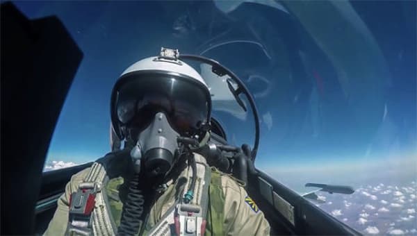 “Vũ điệu của những quý ông” giữa Không quân Nga và máy bay NATO