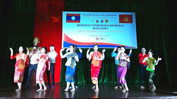 Giao lưu văn nghệ chào mừng Quốc khánh Lào