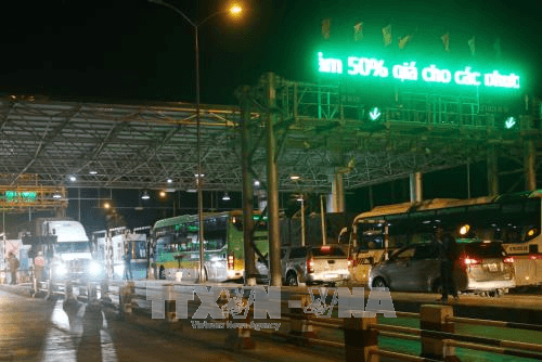 Trạm thu phí BOT Cai Lậy bất ngờ hoạt động trở lại vào nửa đêm